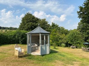 summerhouse breeze