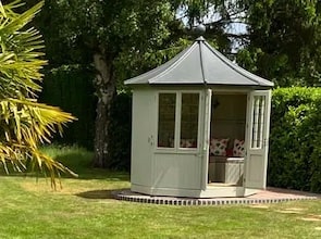 Rotating<br />Summer House